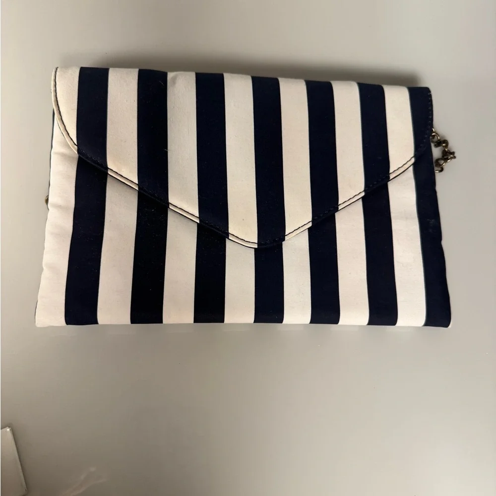 Elegant Navy and White Striped Clutch - Picture 4 of 7